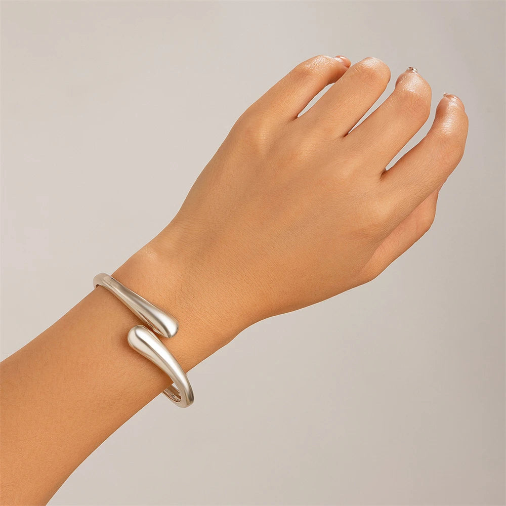Mareva – Minimalistische Ringe & Armreife mit Statement-Charakter